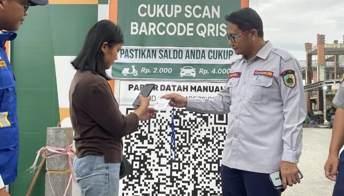 Dishub Palangka Raya Uji Coba Pembayaran Parkir Non-Tunai QRIS di Pasar Ramadhan Datah Manuah