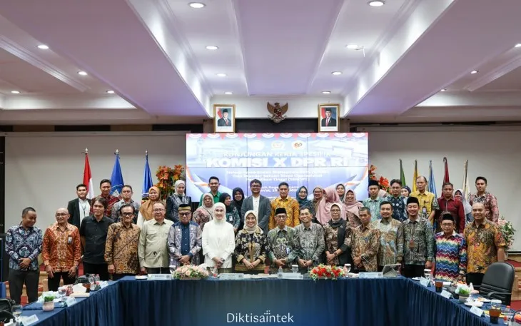 Kemdiktisaintek dan Komisi X DPR Dorong Transparansi Seleksi Mahasiswa Baru saat Kunjungan ke Poliban