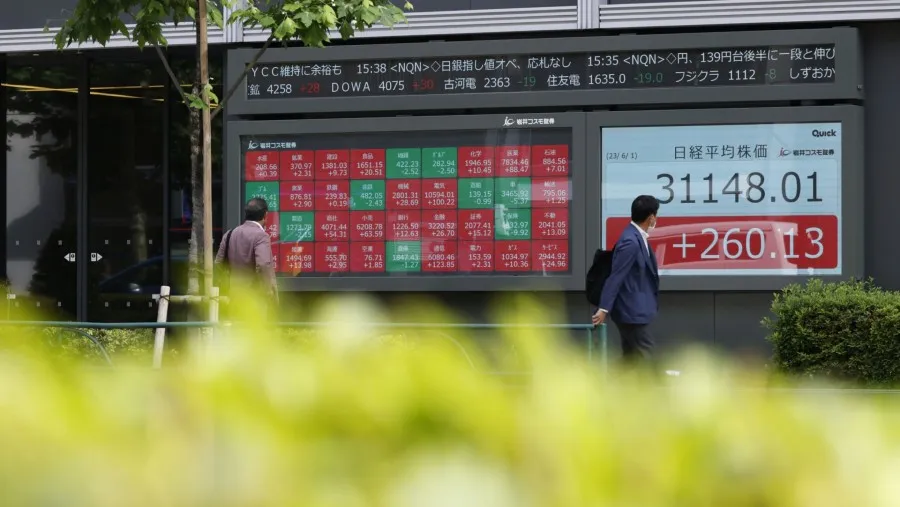 Saham Jepang Turun di Awal Perdagangan, Ketegangan Iran Dorong Minyak Menguat