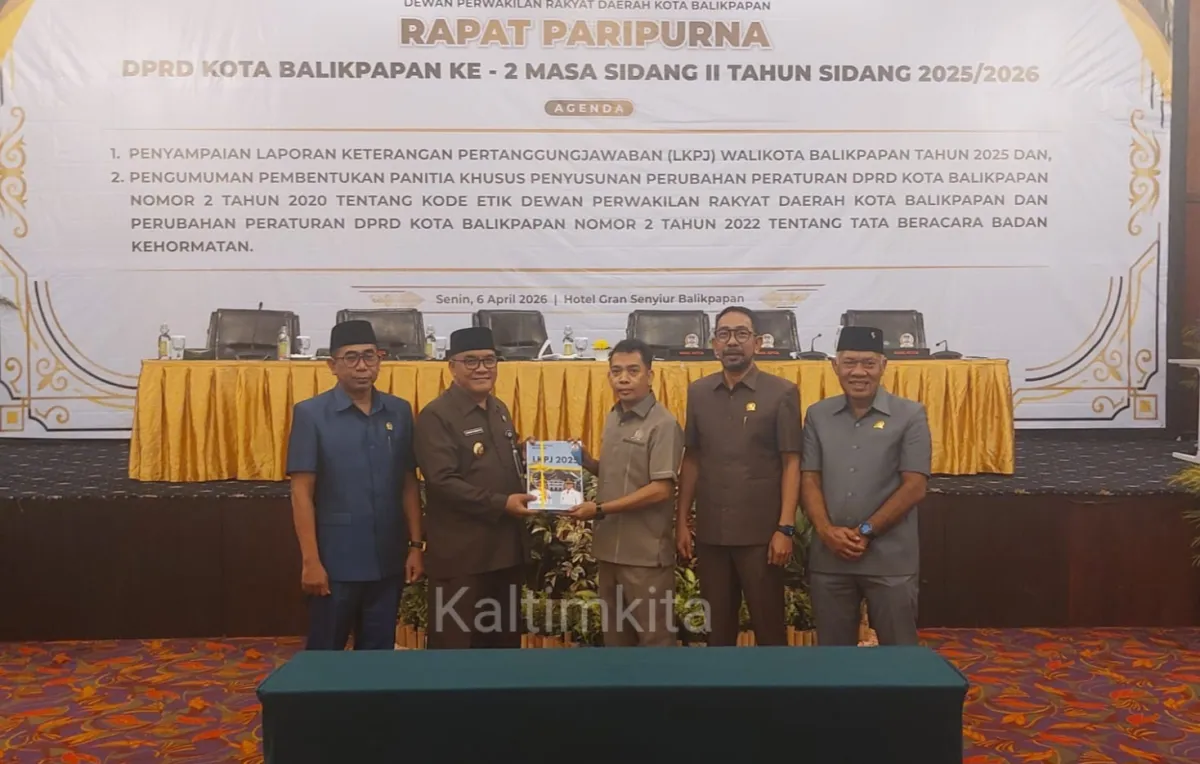 Wakil Wali Kota Balikpapan Serahkan LKPJ 2025 kepada DPRD dalam Rapat Paripurna