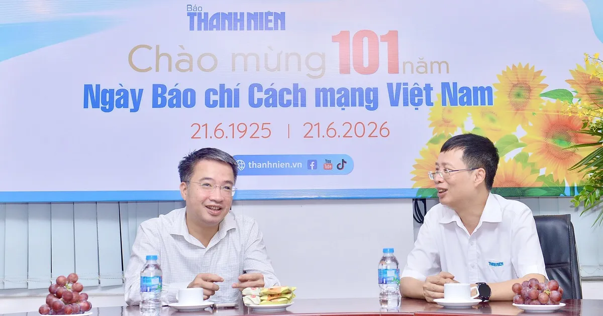 Delegasi Persatuan Pemuda Vietnam Kunjungi Redaksi Thanh Nien di Hanoi pada Peringatan Hari Pers Revolusioner