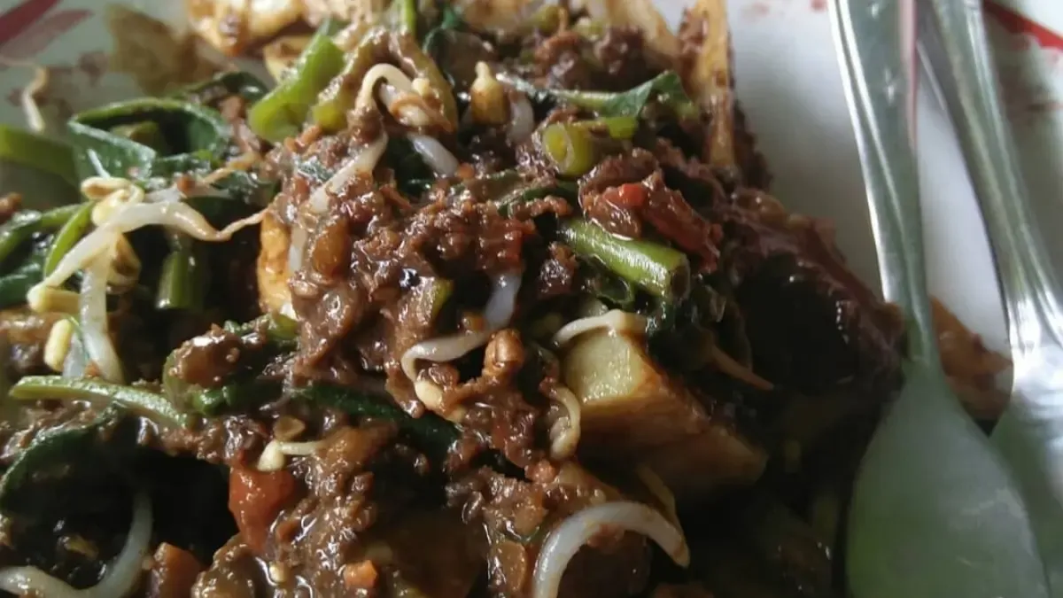 Rekomendasi Wisata Kuliner di Kediri: Dari Rujak Cingur hingga Kafe Kekinian