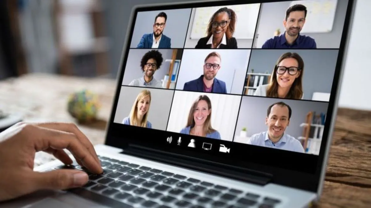 Aplikasi AI untuk Meredam Kebisingan saat Meeting Online di Kafe