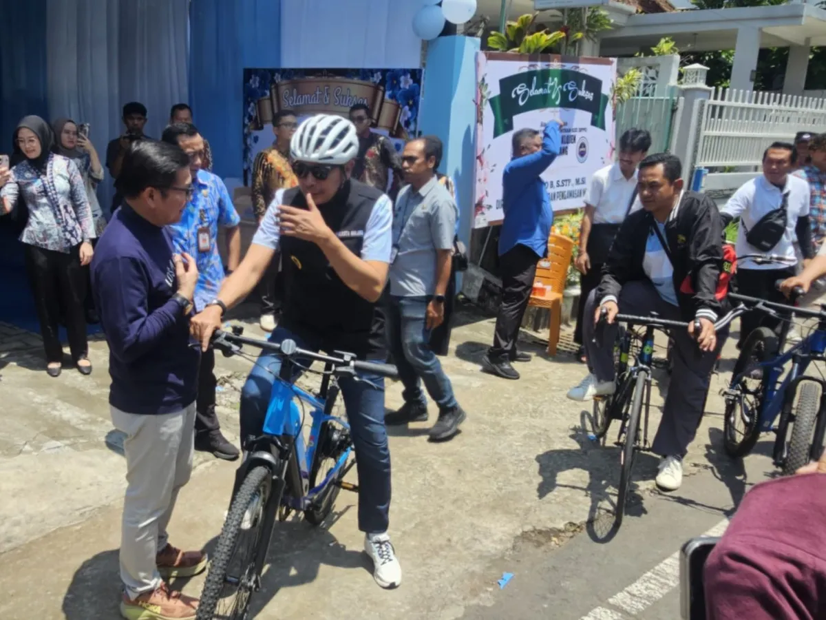 Wali Kota Malang Bersepeda ke Agenda Peresmian SPPG, Dorong Hemat BBM dan Gaya Hidup Sehat