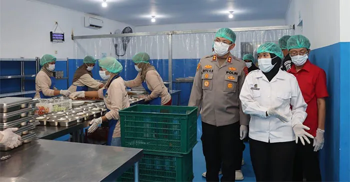 Kapolres Situbondo Tinjau SPPG Polri Kendit, Pastikan Layanan MBG untuk 1.168 Siswa Sesuai Standar