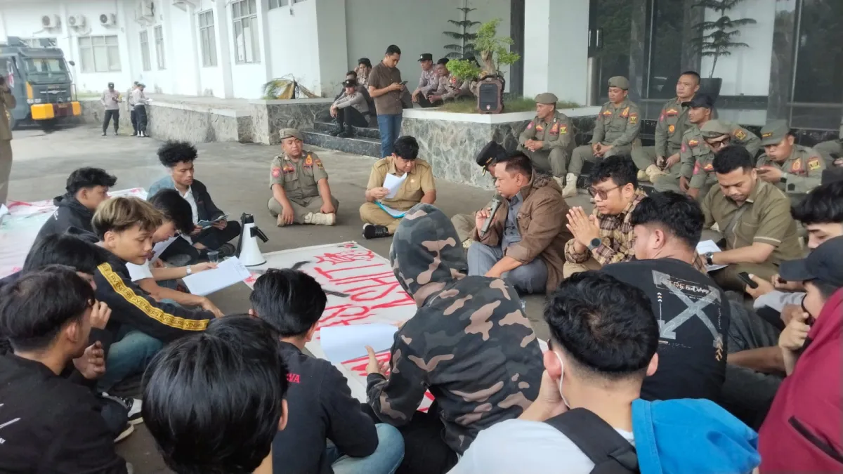 Mahasiswa di Sukabumi Gelar Aksi di DPRD, Desak Transparansi Anggaran dan Perbaikan Tata Kelola