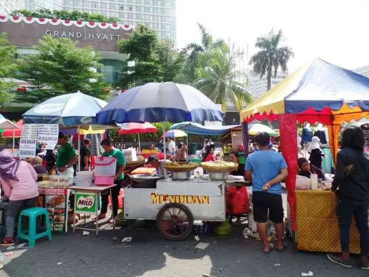 Street Food Jadi Andalan Warga Kota, Namun Gizi Seimbang Masih Jadi Tantangan