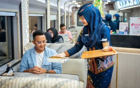 KAI Services Hadirkan Program Legendary Culinary di KA Sangkuriang Rute Bandung–Banyuwangi
