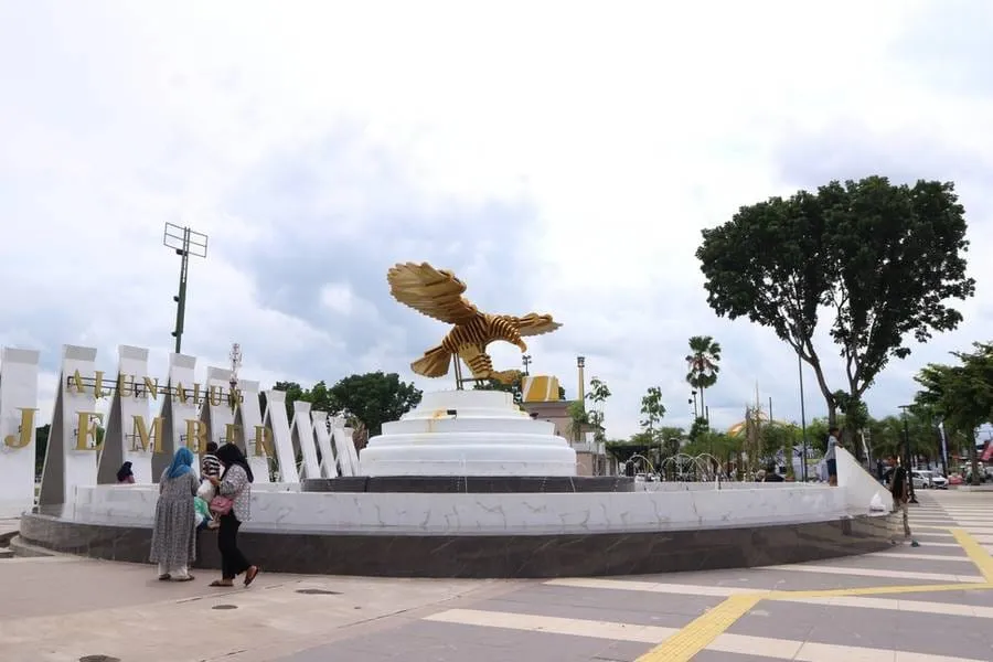 Pemkab Jember Rencanakan Pembenahan Alun-alun Kecamatan, Siapkan Konsep Street Food untuk Dorong Ekonomi