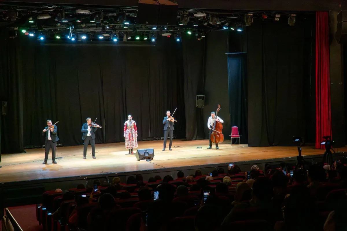 Konser Musik Folklore Hungaria Digelar di Balai Pemuda Surabaya, Kedutaan Harapkan Kerja Sama Budaya