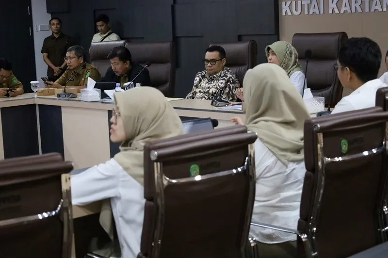 Bupati Kukar Pimpin Evaluasi Belanja dan Entry Meeting Audit LKPD 2025