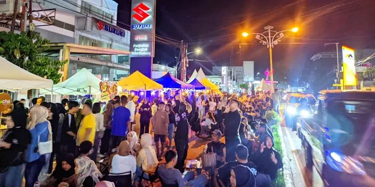 UMKM Street Food Ramaikan Malam Akhir Pekan di Kota Gorontalo