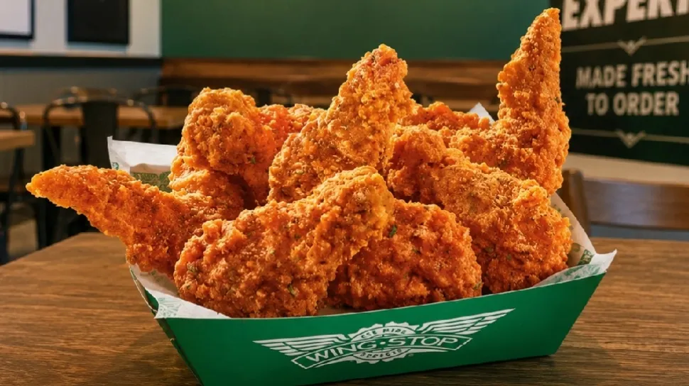 Wingstop Indonesia Rilis Varian Golden Glitch, Angkat Konsep Self-Reward di Tengah Rutinitas Urban
