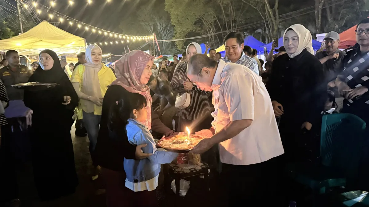 Street Food Jilid II Dibuka, Pelaku UMKM dan Warga Beri Kejutan Ulang Tahun ke-68 Wali Kota Gorontalo