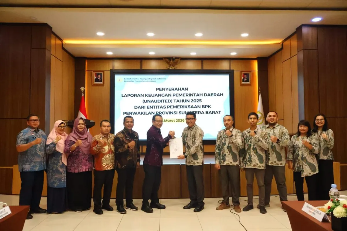 Wali Kota Payakumbuh Serahkan LKPD 2025 ke BPK Sumbar