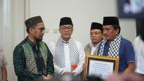 Zulkifli Hasan Itikaf di Pandeglang, Tekankan Integritas dalam Agenda Ketahanan Pangan