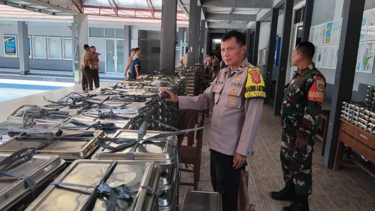 Polisi Pantau Distribusi Program Makan Bergizi Gratis di SMKN 1 Cirebon