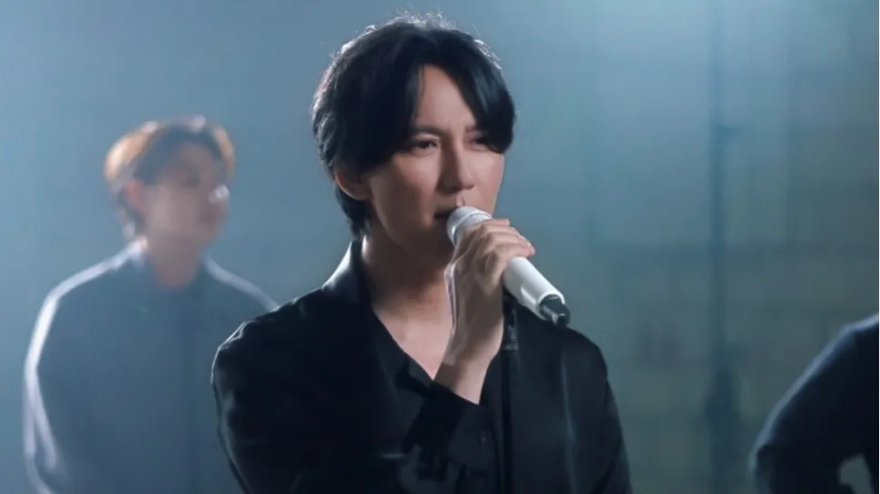 Kim Nam Gil Resmi Debut sebagai Penyanyi Lewat Single Rock "Running To You"