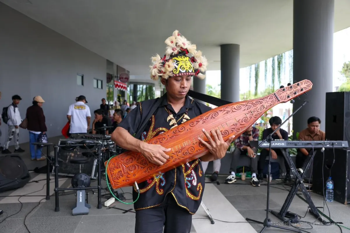 Simfoni Swara Nusantara Ramaikan KIPP IKN, Musik Sape dan Peragaan Busana Tarik Perhatian Pengunjung