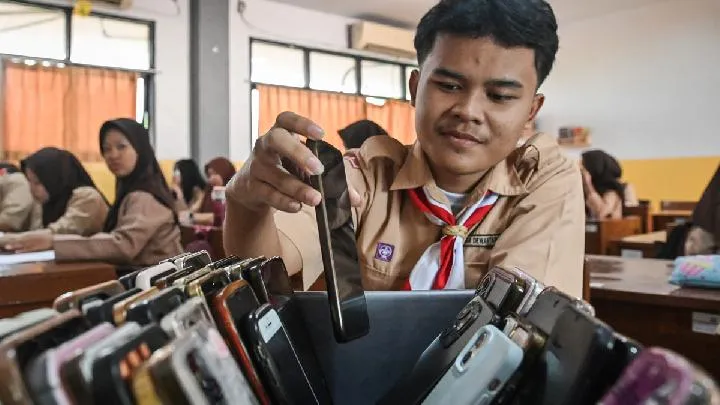 SMAN 112 Jakarta Batasi Penggunaan Gadget Selama Jam Belajar