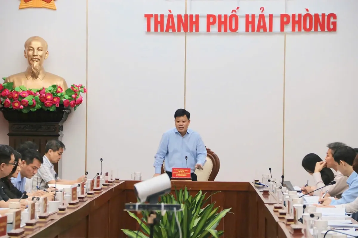 Hai Phong Siapkan Proyek ‘Kota Musik’ dan Pengembangan Sepak Bola hingga 2045