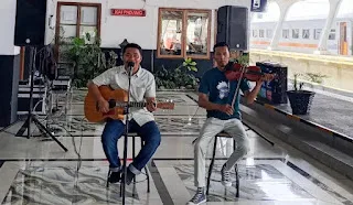 KAI Divre II Sumbar Hadirkan Musik Live di Stasiun Padang Selama Angkutan Lebaran 2026