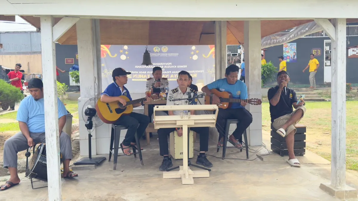 Layanan Kunjungan Rutan Rengat Dimeriahkan Musik Gitar Tunggal dan Penampilan Band