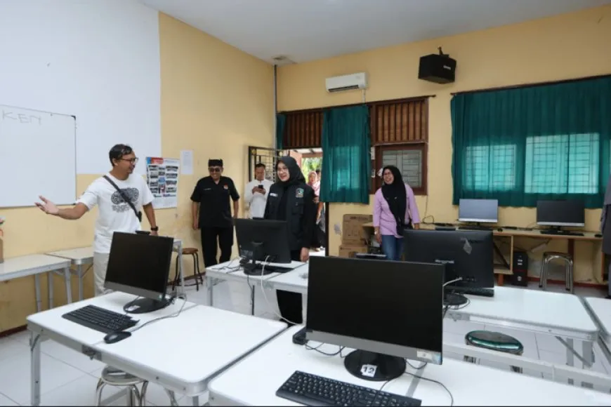 Sehari Jelang TKA SMP Nasional, Bupati Banyuwangi Tinjau Kesiapan Perangkat dan Jaringan di Dua Sekolah