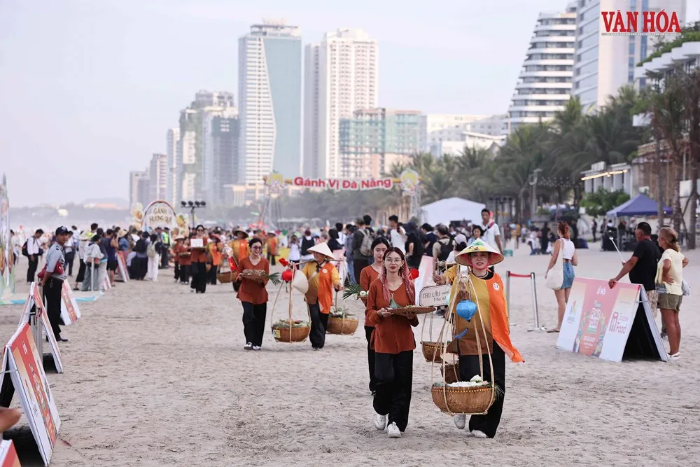Festival “Cita Rasa Da Nang” Hadirkan Parade Kuliner Kaki Lima dan Pengalaman Budaya di Pantai My Khe