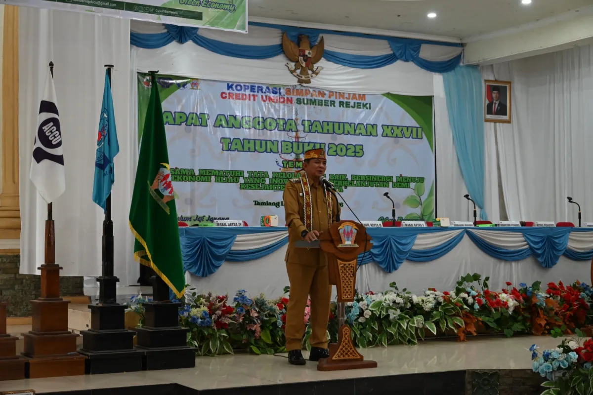 Bupati Bartim Tekankan Penguatan Tata Kelola dan Ekonomi Hijau saat Membuka RAT CU Sumber Rejeki 2025