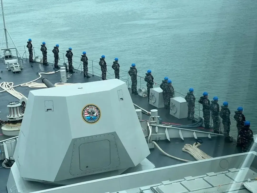 KRI Prabu Siliwangi-321 Singgah di Mauritius, Jalankan Misi Diplomasi Maritim di Samudera Hindia