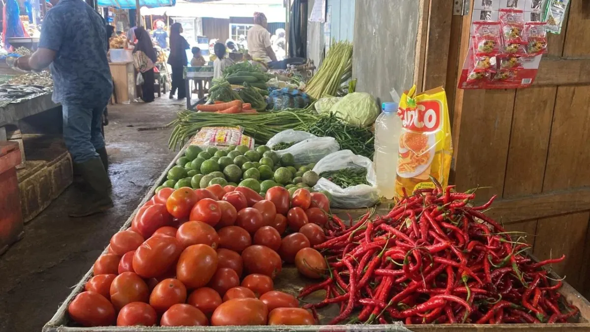 Harga Tomat di Pasar Al Mahirah Turun ke Rp13 Ribu per Kilogram