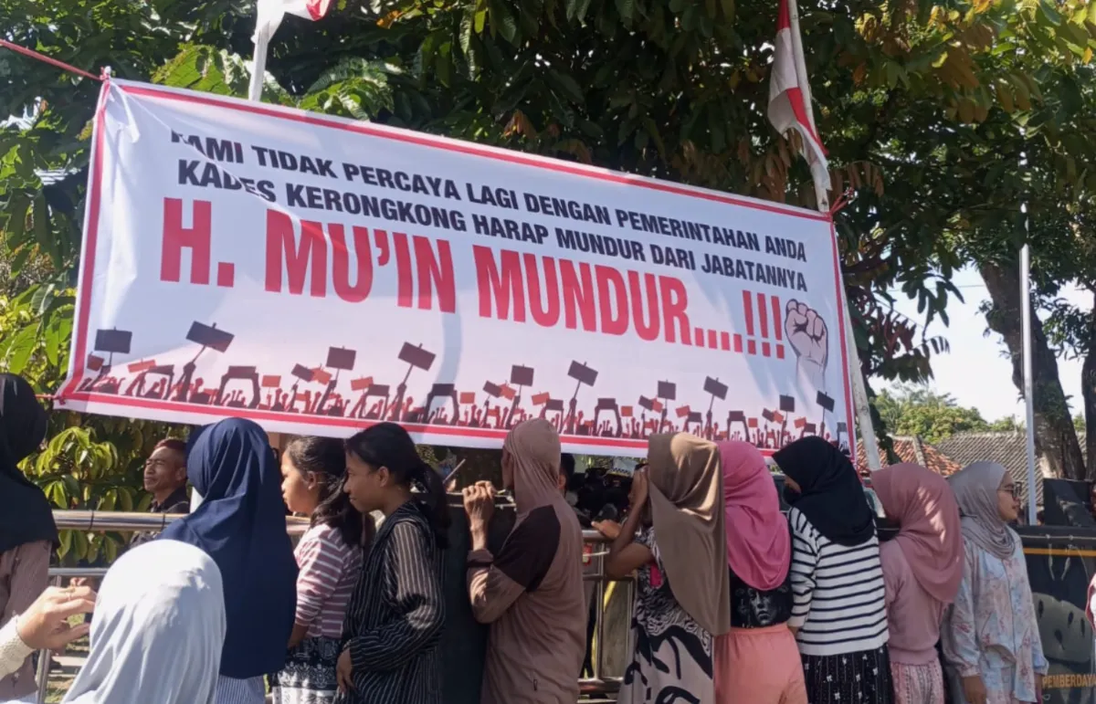 Warga Desa Kerongkong Demo Tuntut Transparansi Dana Masjid, Kantor Desa Disegel