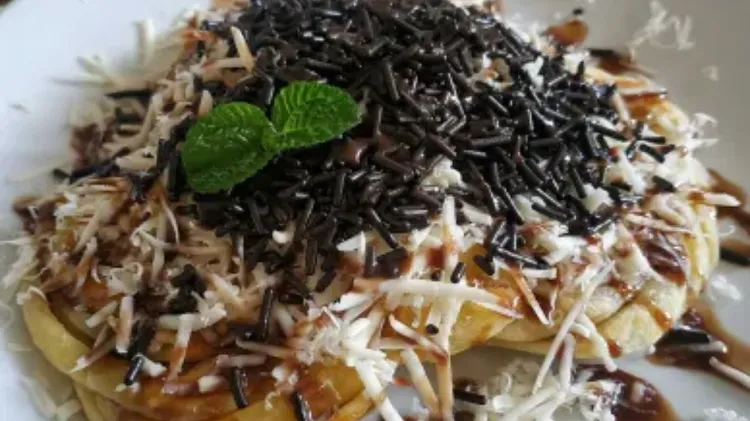 Menjelajah Kuliner Ampel Surabaya: Roti Maryam Jadi Street Food Favorit Pengunjung