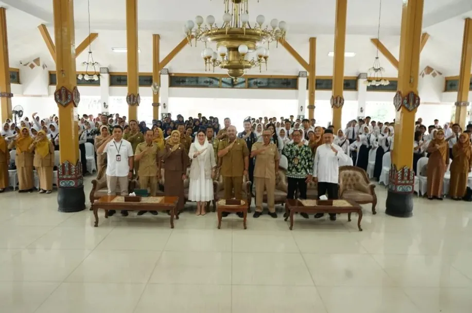 OJK Kediri Edukasi Literasi Keuangan Syariah kepada 200 Pelajar SMP di Ngawi lewat School of Syariah