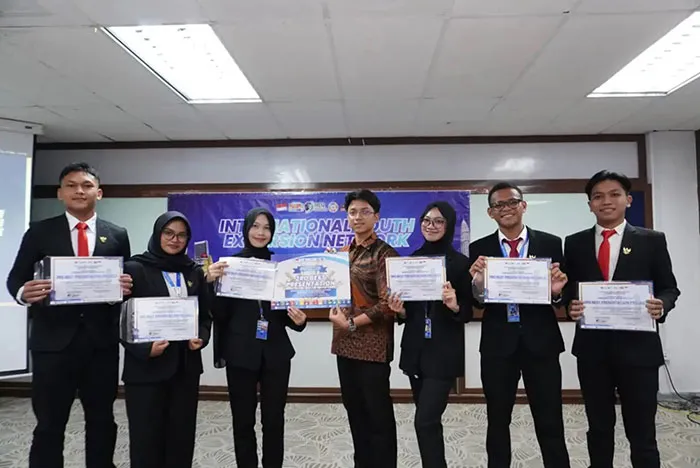 Inovasi Aplikasi Edvanta, Mahasiswa Unair Raih Penghargaan di Malaysia