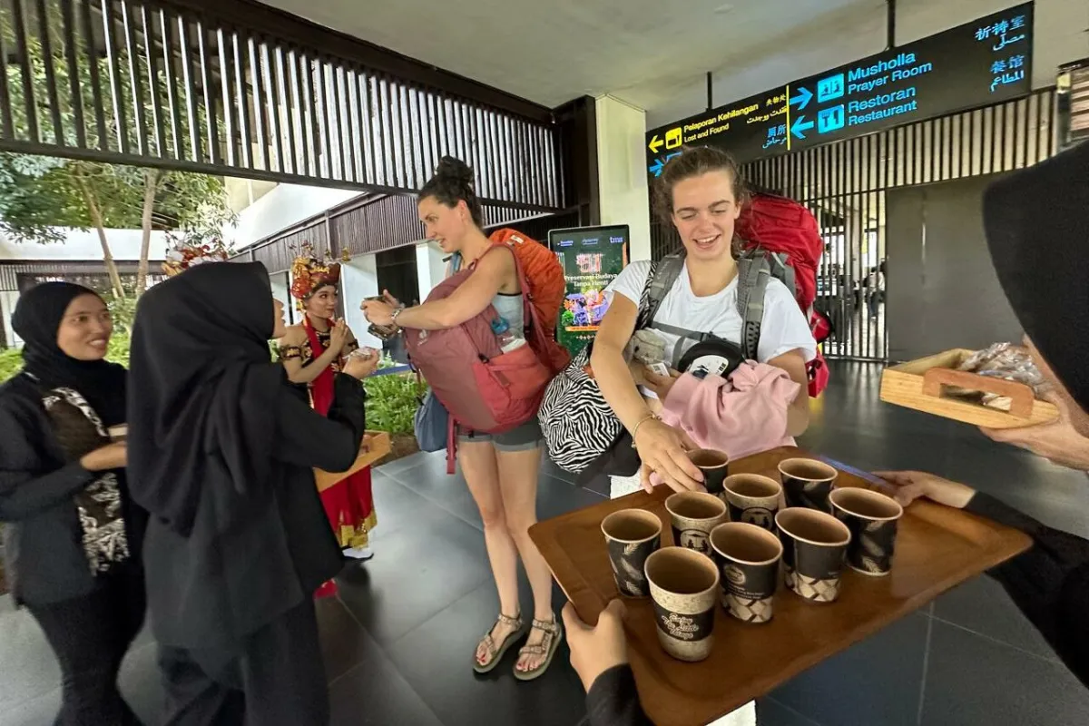 Pemkab Banyuwangi Sambut Wisatawan Libur Iduladha 2026 dengan Bagiak, Minuman Tradisional, dan Atraksi Budaya