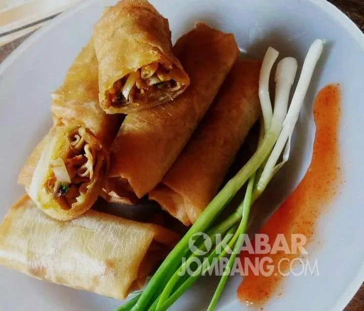 Lumpia Dapur Navia di Jombang Tawarkan Cita Rasa Peranakan dengan Isian Beragam