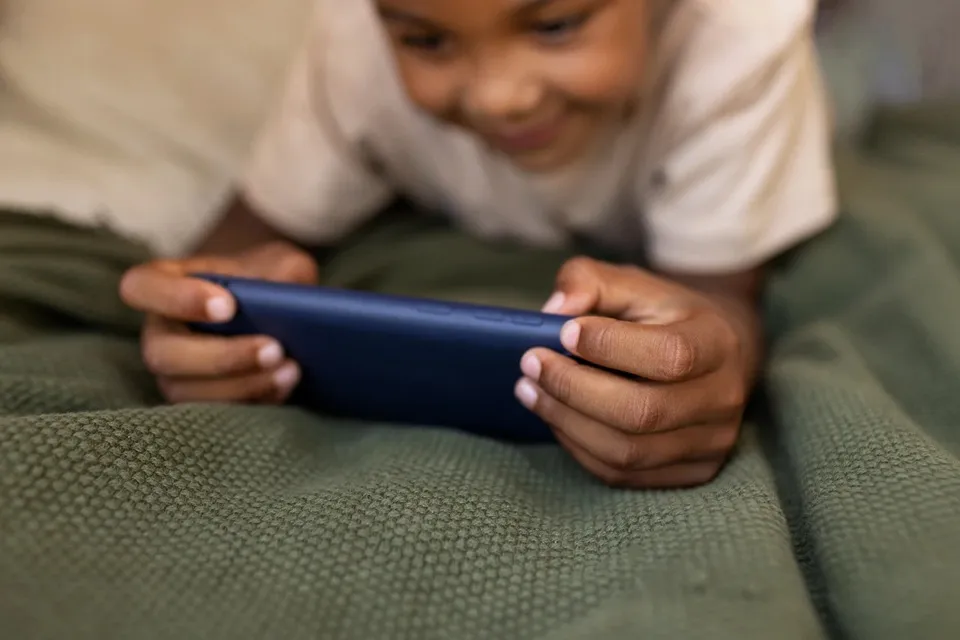 PP TUNAS Resmi Berlaku, Ini 5 Langkah Orang Tua untuk Mengurangi Kecanduan Gadget pada Anak