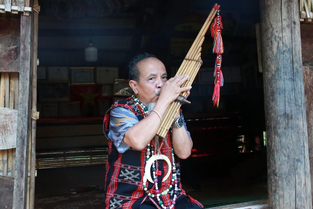 Para Tetua Menjaga Bunyi Tradisi: Dari Gong Cor hingga Dinh Tut Gié Triêng