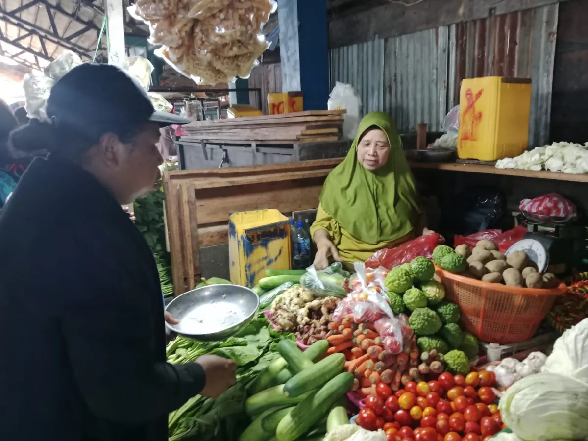 Harga Bahan Dapur di Pasar Sentral Teluk Bintuni Masih Stabil, Cabai Rp100 Ribu per Kg