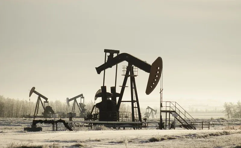 Harga Minyak Bertahan di Atas USD100 per Barel, Pasar Dipacu Risiko Geopolitik Timur Tengah