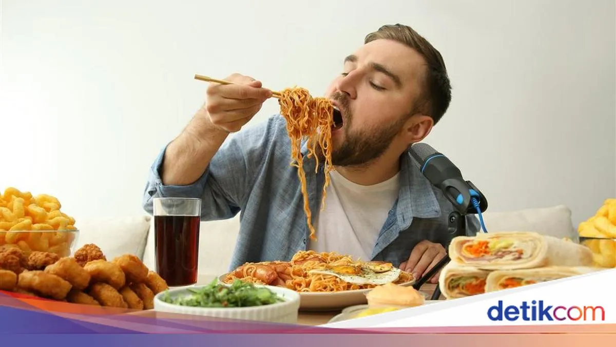 Tren Mukbang Kian Viral, Waspadai Risiko Kesehatan yang Mengintai