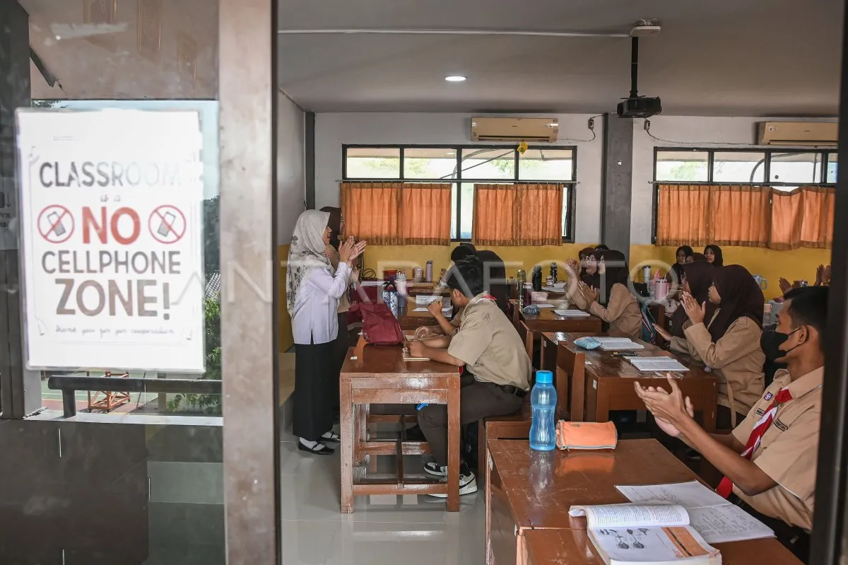 SMAN 112 Jakarta Terapkan Pembatasan Penggunaan Gadget Saat Jam Belajar