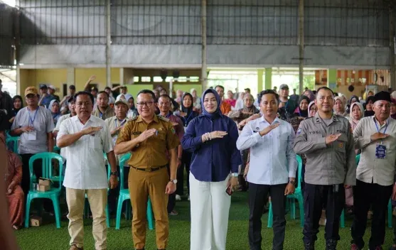 DPR dan Badan Gizi Nasional Sosialisasikan Program Makanan Bergizi Gratis di Karawang