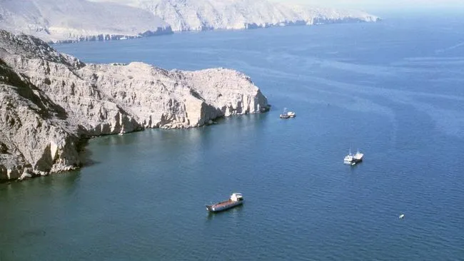 Ketegangan Selat Hormuz dan Akar Strategi Asimetris Iran: Jejak Empat Dekade di Teluk Persia