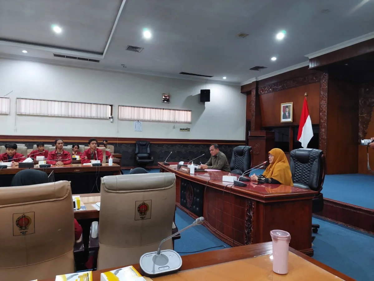 Pelajar SMP dan SMA Syakila Yogyakarta Kunjungi DPRD DIY, Bahas Berbagai Isu Sosial