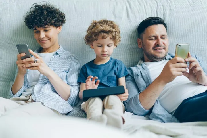 Inggris Uji Coba Jam Malam Media Sosial untuk Anak, Libatkan 300 Keluarga