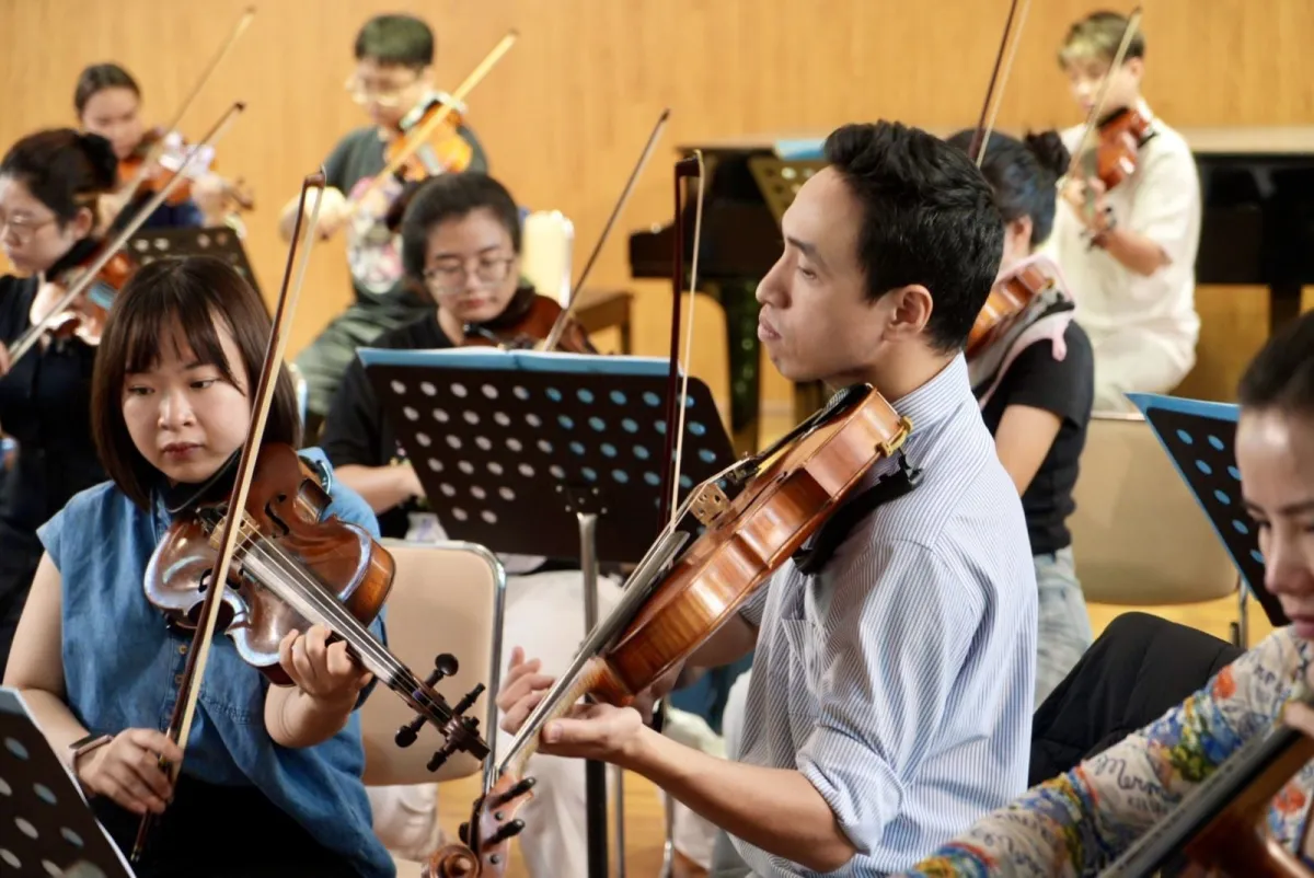 Konser Musik Gesek Buka Rangkaian Perayaan 70 Tahun Akademi Musik Nasional Vietnam