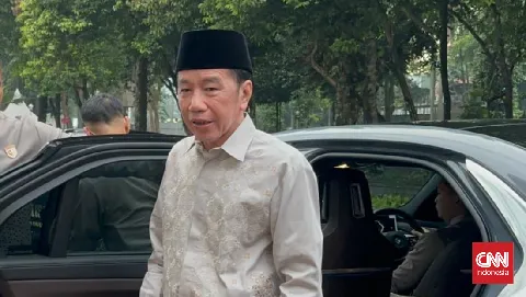 Jokowi Unggah Momen Anak Muda Joget Tren Lagu Viral 'Mas Bahlil Ganteng' di Depan Rumahnya